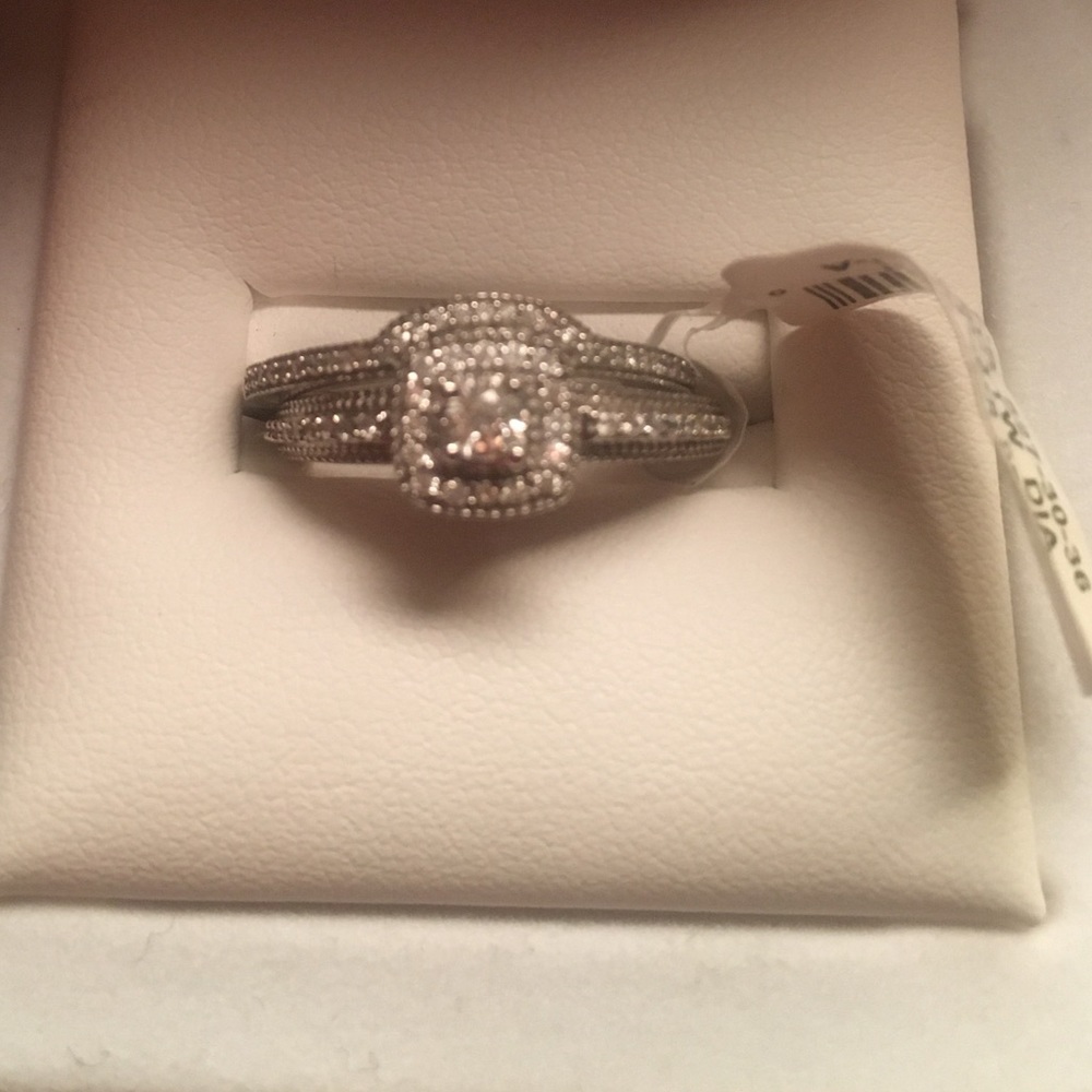 🎉HP🎉 1/3 CTTW Diamond 10K White Gold Bridal Set - Picture 3 of 11
